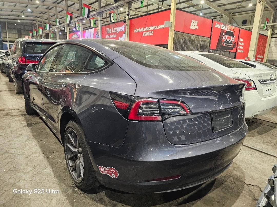 TESLA MODEL 3 - Exterior