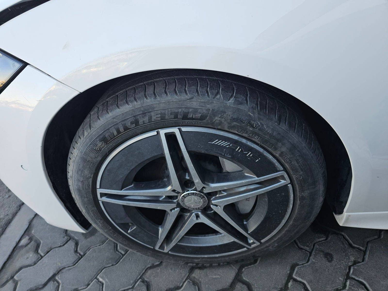 MERCEDES BENZ C200 - Exterior