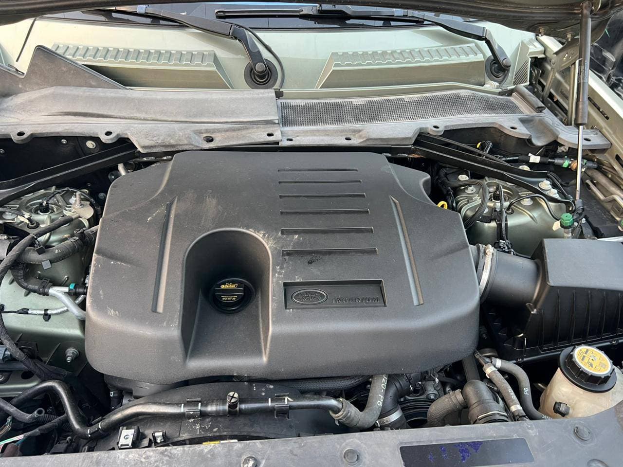 LAND ROVER DEFENDER 110 SE - Exterior