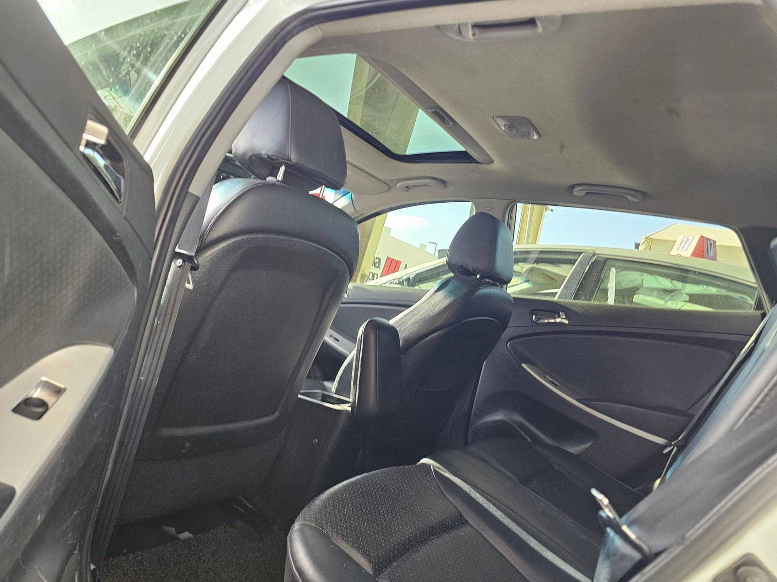 HYUNDAI ACCENT - Exterior