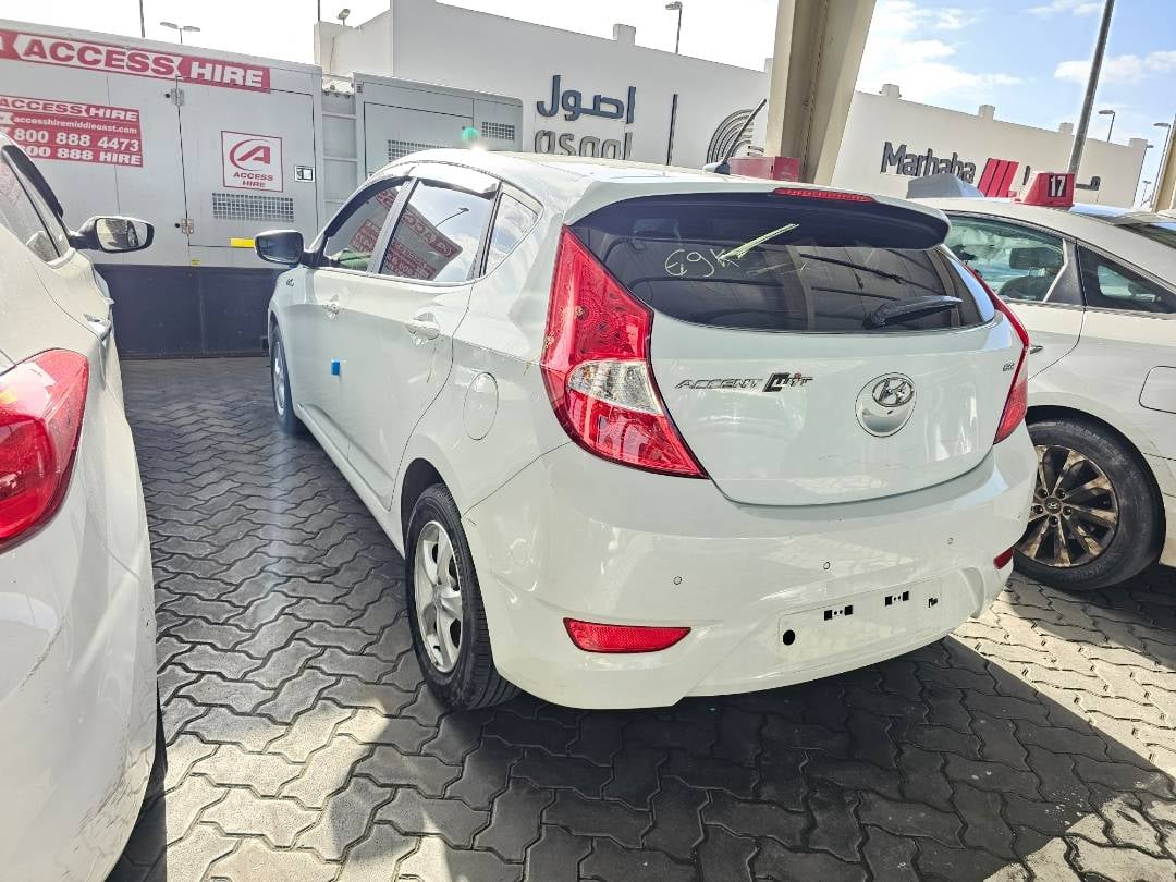 HYUNDAI ACCENT - Exterior